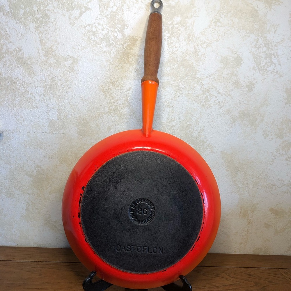 Vintage wood handle LeCreuset #26 skillet pan- flame orange enamel